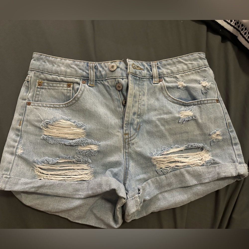 BNWT Forever 21 Light Wash Distressed Shorts Size 26